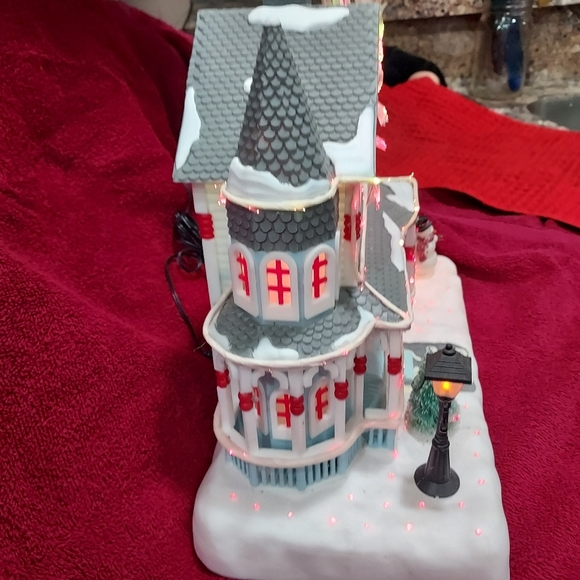 Holiday fiber optic house - Picture 4 of 10